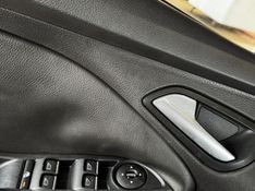 FORD FOCUS 2.0 16V 2014/2014 GRIFFCAR MULTIMARCAS DOIS IRMÃOS / Carros no Vale