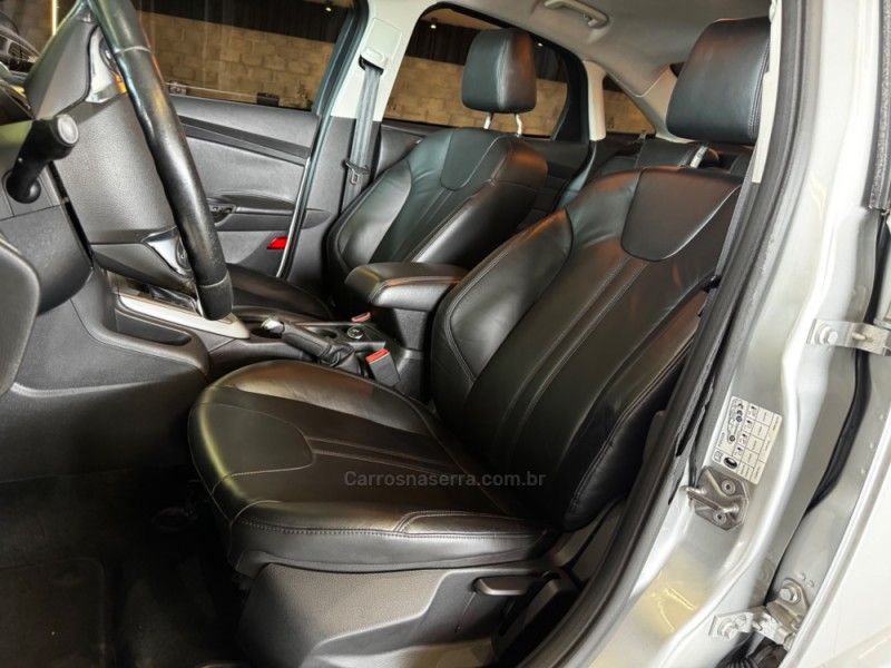 FORD FOCUS 2.0 16V 2014/2014 GRIFFCAR MULTIMARCAS DOIS IRMÃOS / Carros no Vale FORD FOCUS 2.0 16V 2014/2014 GRIFFCAR MULTIMARCAS DOIS IRMÃOS / Carros no Vale