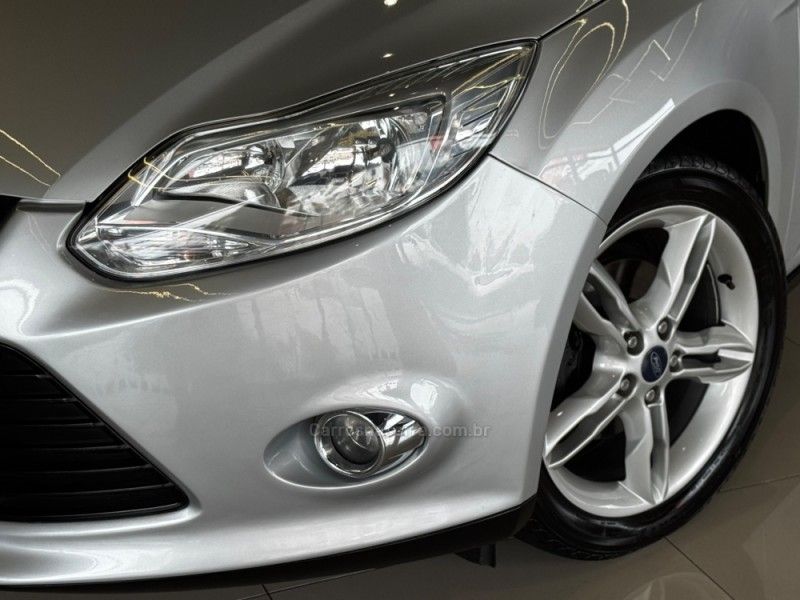 FORD FOCUS 2.0 16V 2014/2014 GRIFFCAR MULTIMARCAS DOIS IRMÃOS / Carros no Vale FORD FOCUS 2.0 16V 2014/2014 GRIFFCAR MULTIMARCAS DOIS IRMÃOS / Carros no Vale