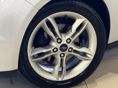 FORD FOCUS 2.0 16V 2014/2014 GRIFFCAR MULTIMARCAS DOIS IRMÃOS / Carros no Vale