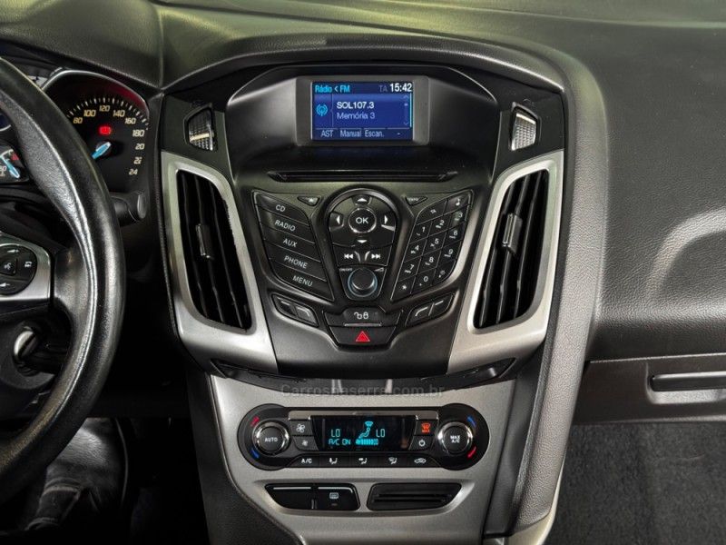 FORD FOCUS 2.0 16V 2014/2014 GRIFFCAR MULTIMARCAS DOIS IRMÃOS / Carros no Vale FORD FOCUS 2.0 16V 2014/2014 GRIFFCAR MULTIMARCAS DOIS IRMÃOS / Carros no Vale