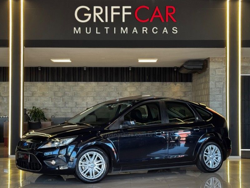 FORD FOCUS 2.0 GHIA 16V 2010/2011 GRIFFCAR MULTIMARCAS DOIS IRMÃOS / Carros no Vale FORD FOCUS 2.0 GHIA 16V 2010/2011 GRIFFCAR MULTIMARCAS DOIS IRMÃOS / Carros no Vale