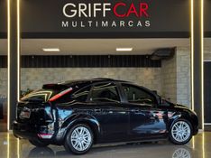 FORD FOCUS 2.0 GHIA 16V 2010/2011 GRIFFCAR MULTIMARCAS DOIS IRMÃOS / Carros no Vale