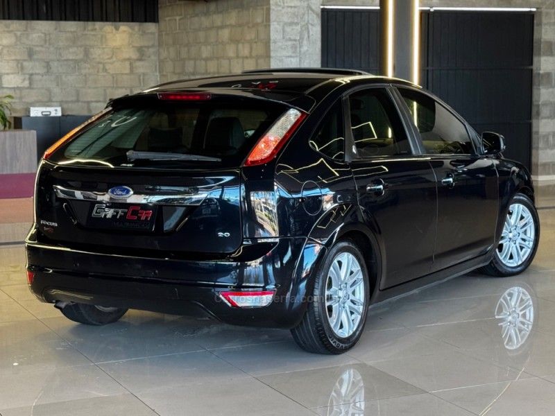 FORD FOCUS 2.0 GHIA 16V 2010/2011 GRIFFCAR MULTIMARCAS DOIS IRMÃOS / Carros no Vale FORD FOCUS 2.0 GHIA 16V 2010/2011 GRIFFCAR MULTIMARCAS DOIS IRMÃOS / Carros no Vale