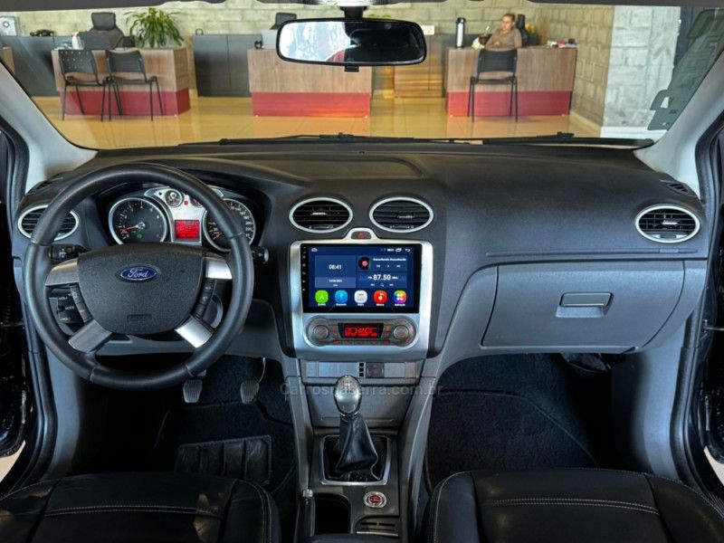 FORD FOCUS 2.0 GHIA 16V 2010/2011 GRIFFCAR MULTIMARCAS DOIS IRMÃOS / Carros no Vale FORD FOCUS 2.0 GHIA 16V 2010/2011 GRIFFCAR MULTIMARCAS DOIS IRMÃOS / Carros no Vale