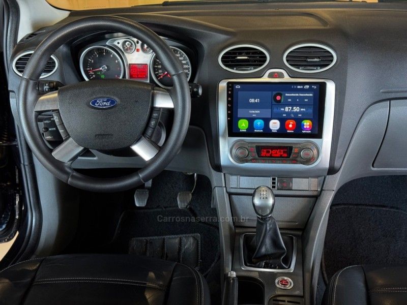 FORD FOCUS 2.0 GHIA 16V 2010/2011 GRIFFCAR MULTIMARCAS DOIS IRMÃOS / Carros no Vale FORD FOCUS 2.0 GHIA 16V 2010/2011 GRIFFCAR MULTIMARCAS DOIS IRMÃOS / Carros no Vale