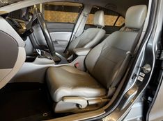 HONDA CIVIC 2.0 LXR 16V 2014/2014 GRIFFCAR MULTIMARCAS DOIS IRMÃOS / Carros no Vale