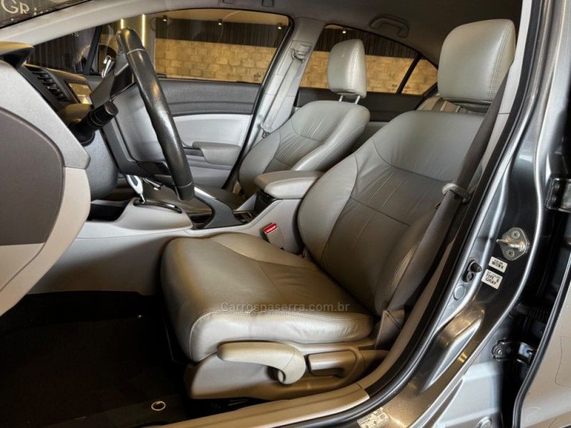 HONDA CIVIC 2.0 LXR 16V 2014/2014 GRIFFCAR MULTIMARCAS DOIS IRMÃOS / Carros no Vale
