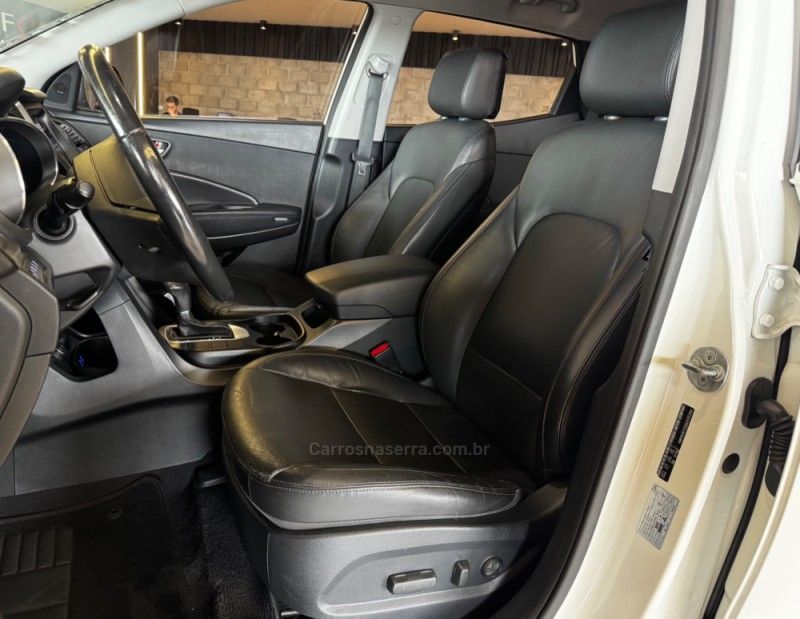 HYUNDAI SANTA FÉ 3.3 MPFI 4X4 V6 270CV 2015/2016 GRIFFCAR MULTIMARCAS DOIS IRMÃOS / Carros no Vale HYUNDAI SANTA FÉ 3.3 MPFI 4X4 V6 270CV 2015/2016 GRIFFCAR MULTIMARCAS DOIS IRMÃOS / Carros no Vale