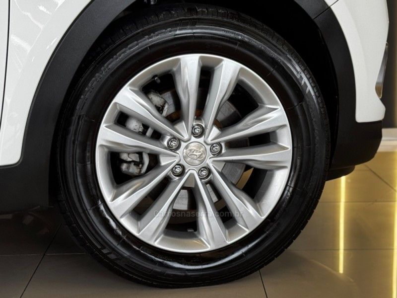 HYUNDAI SANTA FÉ 3.3 MPFI 4X4 V6 270CV 2015/2016 GRIFFCAR MULTIMARCAS DOIS IRMÃOS / Carros no Vale HYUNDAI SANTA FÉ 3.3 MPFI 4X4 V6 270CV 2015/2016 GRIFFCAR MULTIMARCAS DOIS IRMÃOS / Carros no Vale