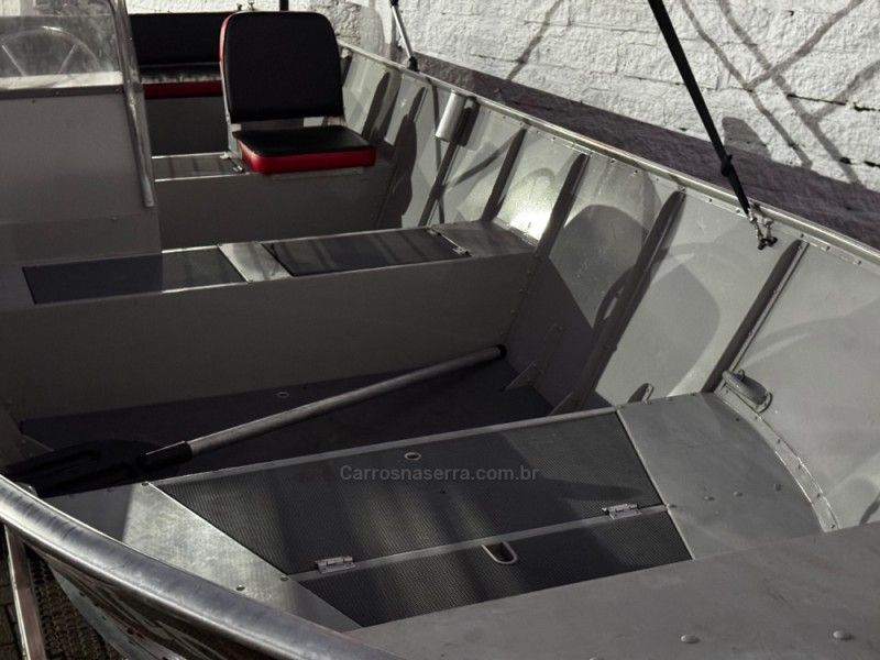 MERCURY LANCHA MOTOR BOAT 2022/2022 GRIFFCAR MULTIMARCAS DOIS IRMÃOS / Carros no Vale