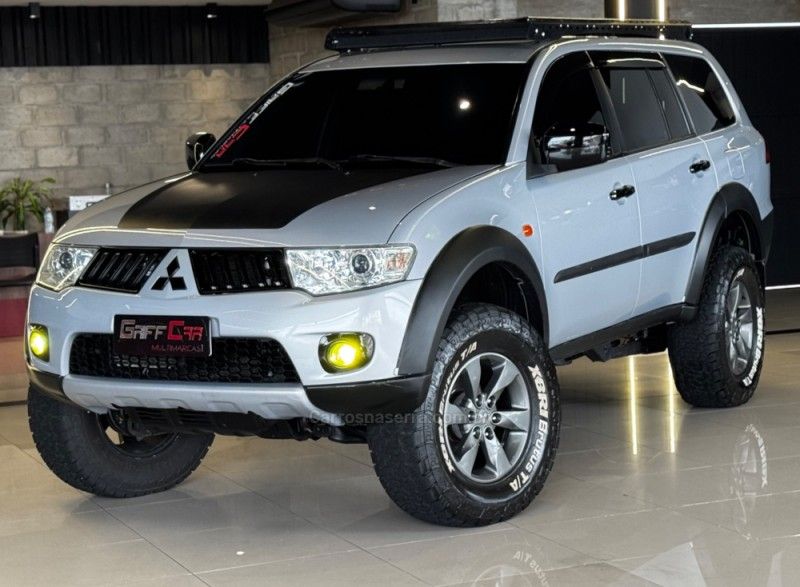 MITSUBISHI PAJERO DAKAR 3.2 4X4 16V TURBO INTERCOOLER 2012/2013 GRIFFCAR MULTIMARCAS DOIS IRMÃOS / Carros no Vale MITSUBISHI PAJERO DAKAR 3.2 4X4 16V TURBO INTERCOOLER 2012/2013 GRIFFCAR MULTIMARCAS DOIS IRMÃOS / Carros no Vale
