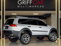 MITSUBISHI PAJERO DAKAR 3.2 4X4 16V TURBO INTERCOOLER 2012/2013 GRIFFCAR MULTIMARCAS DOIS IRMÃOS / Carros no Vale