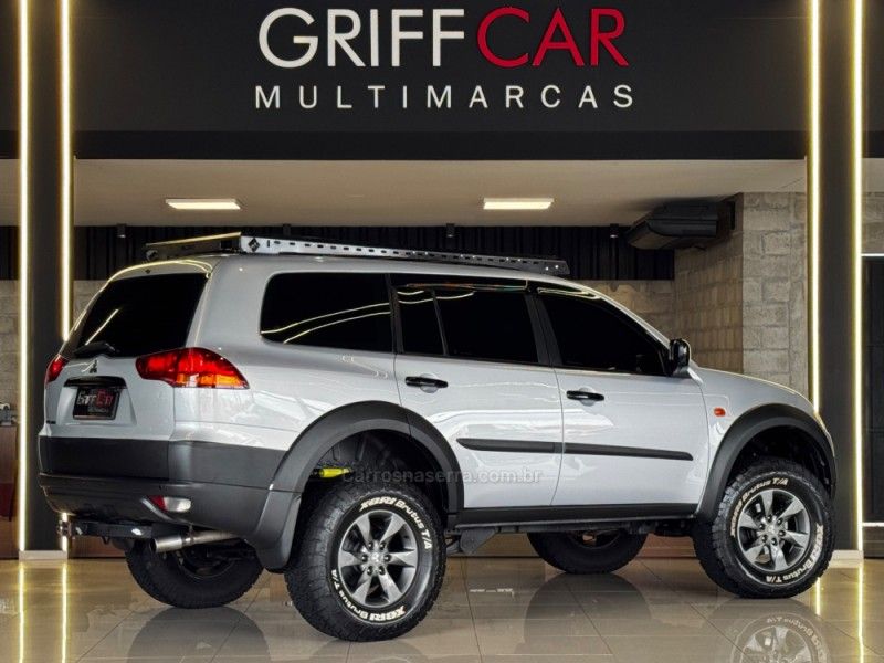 MITSUBISHI PAJERO DAKAR 3.2 4X4 16V TURBO INTERCOOLER 2012/2013 GRIFFCAR MULTIMARCAS DOIS IRMÃOS / Carros no Vale MITSUBISHI PAJERO DAKAR 3.2 4X4 16V TURBO INTERCOOLER 2012/2013 GRIFFCAR MULTIMARCAS DOIS IRMÃOS / Carros no Vale