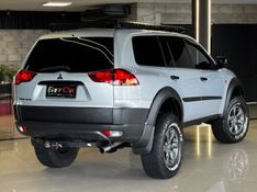 MITSUBISHI PAJERO DAKAR 3.2 4X4 16V TURBO INTERCOOLER 2012/2013 GRIFFCAR MULTIMARCAS DOIS IRMÃOS / Carros no Vale