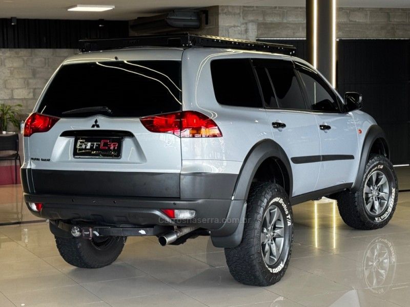MITSUBISHI PAJERO DAKAR 3.2 4X4 16V TURBO INTERCOOLER 2012/2013 GRIFFCAR MULTIMARCAS DOIS IRMÃOS / Carros no Vale MITSUBISHI PAJERO DAKAR 3.2 4X4 16V TURBO INTERCOOLER 2012/2013 GRIFFCAR MULTIMARCAS DOIS IRMÃOS / Carros no Vale