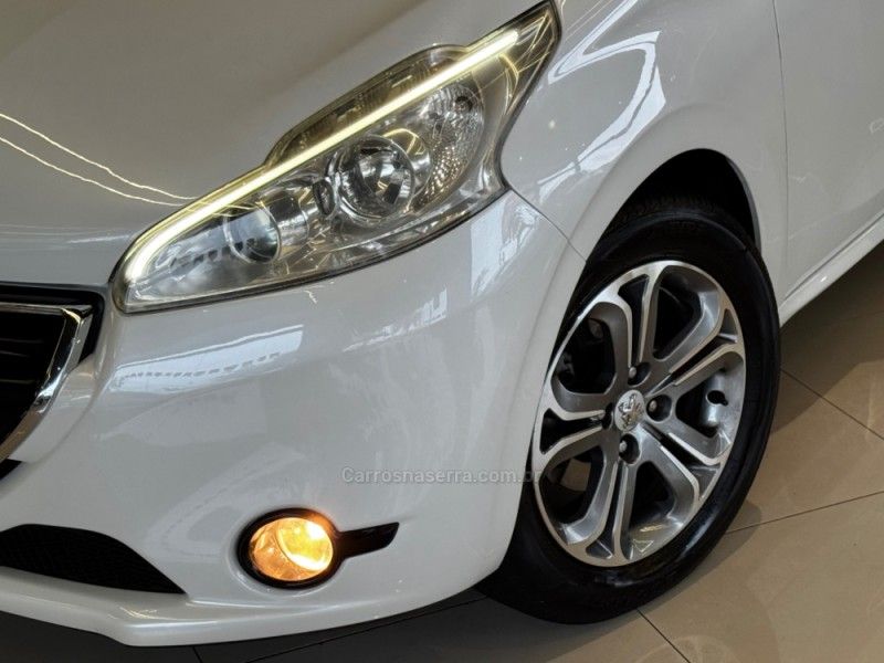 PEUGEOT 208 1.6 GRIFFE 16V 2013/2014 GRIFFCAR MULTIMARCAS DOIS IRMÃOS / Carros no Vale PEUGEOT 208 1.6 GRIFFE 16V 2013/2014 GRIFFCAR MULTIMARCAS DOIS IRMÃOS / Carros no Vale