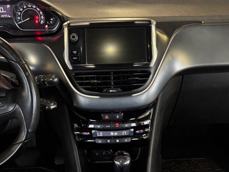PEUGEOT 208 1.6 GRIFFE 16V 2013/2014 GRIFFCAR MULTIMARCAS DOIS IRMÃOS / Carros no Vale PEUGEOT 208 1.6 GRIFFE 16V 2013/2014 GRIFFCAR MULTIMARCAS DOIS IRMÃOS / Carros no Vale