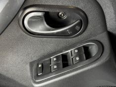 RENAULT DUSTER 2.0 DYNAMIQUE 4X2 16V 2013/2014 GRIFFCAR MULTIMARCAS DOIS IRMÃOS / Carros no Vale