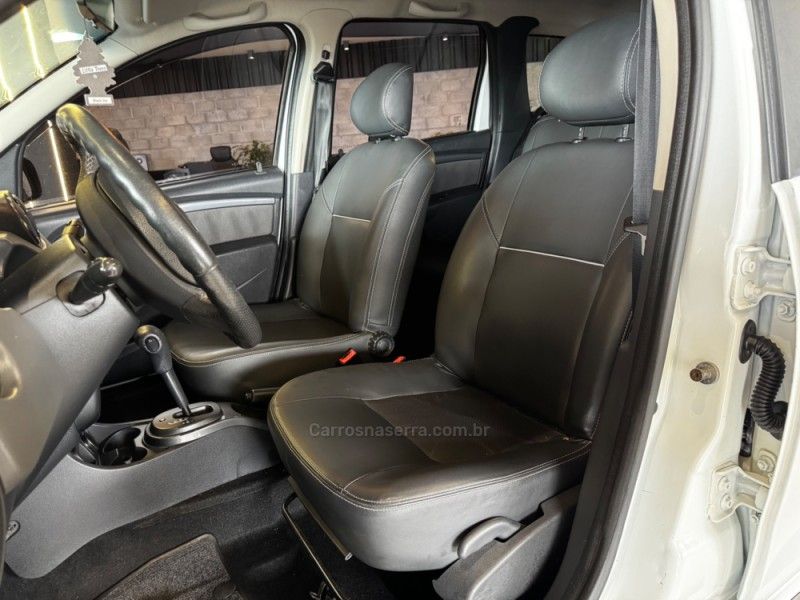 RENAULT DUSTER 2.0 DYNAMIQUE 4X2 16V 2013/2014 GRIFFCAR MULTIMARCAS DOIS IRMÃOS / Carros no Vale