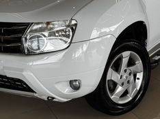 RENAULT DUSTER 2.0 DYNAMIQUE 4X2 16V 2013/2014 GRIFFCAR MULTIMARCAS DOIS IRMÃOS / Carros no Vale