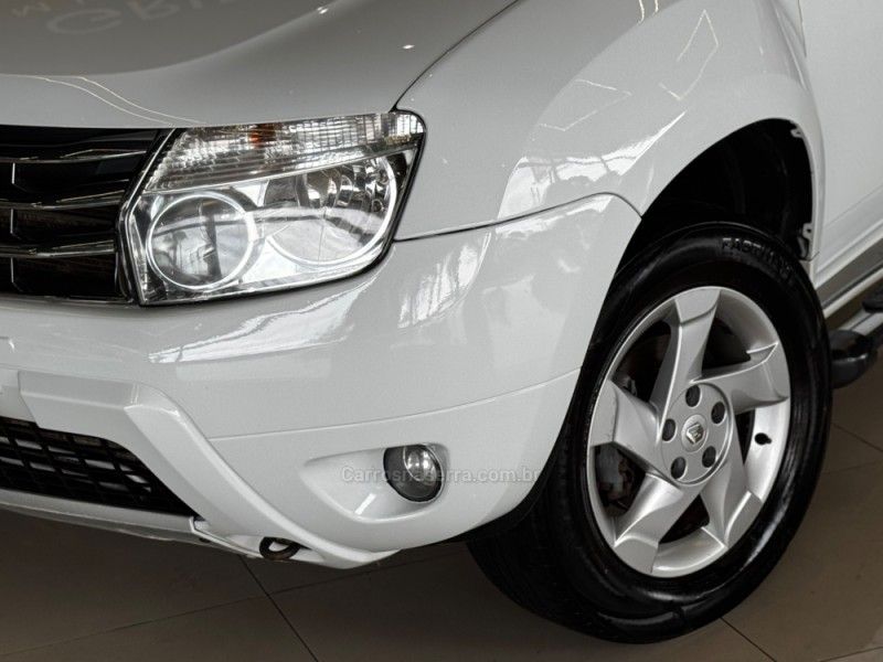 RENAULT DUSTER 2.0 DYNAMIQUE 4X2 16V 2013/2014 GRIFFCAR MULTIMARCAS DOIS IRMÃOS / Carros no Vale