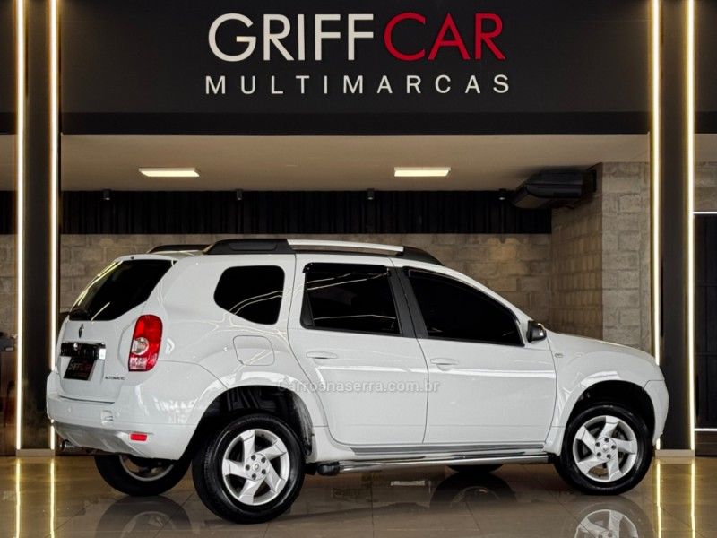 RENAULT DUSTER 2.0 DYNAMIQUE 4X2 16V 2013/2014 GRIFFCAR MULTIMARCAS DOIS IRMÃOS / Carros no Vale