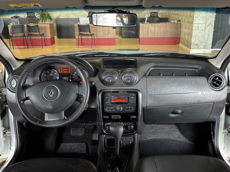 RENAULT DUSTER 2.0 DYNAMIQUE 4X2 16V 2013/2014 GRIFFCAR MULTIMARCAS DOIS IRMÃOS / Carros no Vale