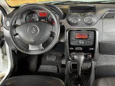 RENAULT DUSTER 2.0 DYNAMIQUE 4X2 16V 2013/2014 GRIFFCAR MULTIMARCAS DOIS IRMÃOS / Carros no Vale