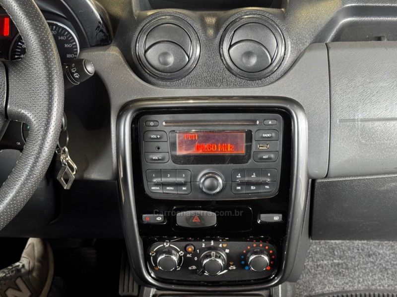 RENAULT DUSTER 2.0 DYNAMIQUE 4X2 16V 2013/2014 GRIFFCAR MULTIMARCAS DOIS IRMÃOS / Carros no Vale