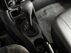 RENAULT DUSTER 2.0 DYNAMIQUE 4X2 16V 2013/2014 GRIFFCAR MULTIMARCAS DOIS IRMÃOS / Carros no Vale
