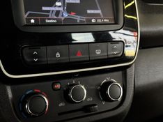 RENAULT KWID 1.0 12V SCE INTENSE 2018/2018 GRIFFCAR MULTIMARCAS DOIS IRMÃOS / Carros no Vale
