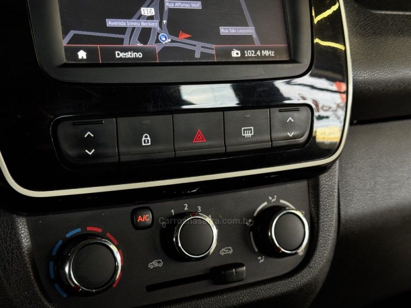 RENAULT KWID 1.0 12V SCE INTENSE 2018/2018 GRIFFCAR MULTIMARCAS DOIS IRMÃOS / Carros no Vale RENAULT KWID 1.0 12V SCE INTENSE 2018/2018 GRIFFCAR MULTIMARCAS DOIS IRMÃOS / Carros no Vale