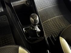 RENAULT KWID 1.0 12V SCE INTENSE 2018/2018 GRIFFCAR MULTIMARCAS DOIS IRMÃOS / Carros no Vale
