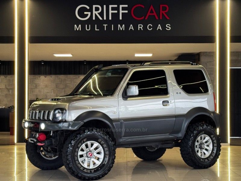 SUZUKI JIMNY 1.3 4WORK 4X4 16V 2017/2018 GRIFFCAR MULTIMARCAS DOIS IRMÃOS / Carros no Vale SUZUKI JIMNY 1.3 4WORK 4X4 16V 2017/2018 GRIFFCAR MULTIMARCAS DOIS IRMÃOS / Carros no Vale