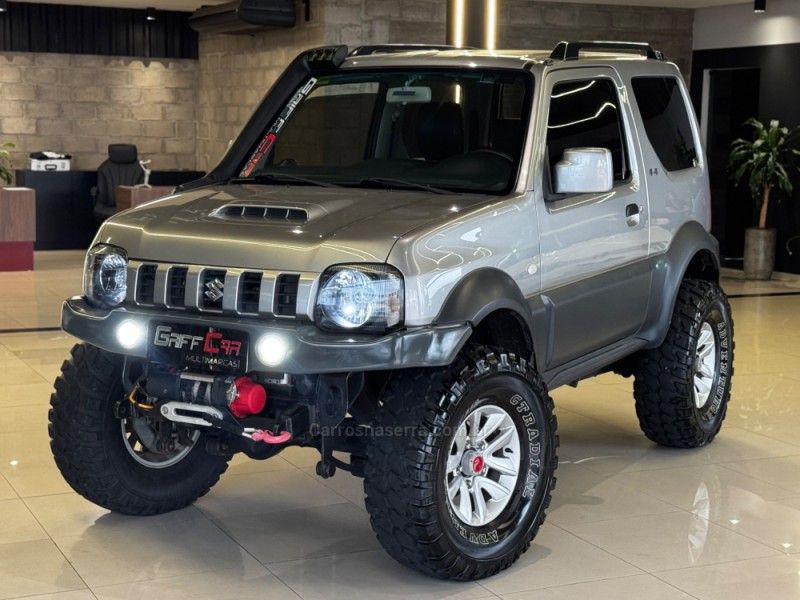SUZUKI JIMNY 1.3 4WORK 4X4 16V 2017/2018 GRIFFCAR MULTIMARCAS DOIS IRMÃOS / Carros no Vale SUZUKI JIMNY 1.3 4WORK 4X4 16V 2017/2018 GRIFFCAR MULTIMARCAS DOIS IRMÃOS / Carros no Vale