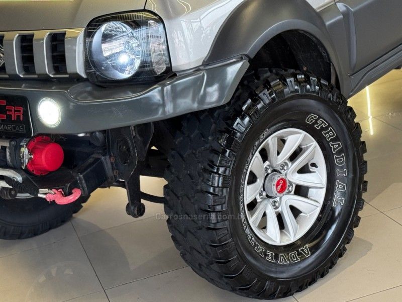 SUZUKI JIMNY 1.3 4WORK 4X4 16V 2017/2018 GRIFFCAR MULTIMARCAS DOIS IRMÃOS / Carros no Vale SUZUKI JIMNY 1.3 4WORK 4X4 16V 2017/2018 GRIFFCAR MULTIMARCAS DOIS IRMÃOS / Carros no Vale