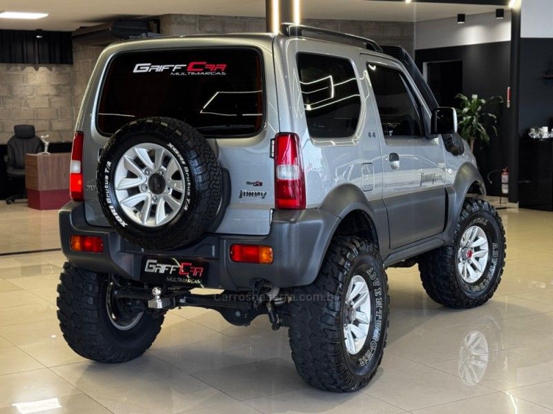 SUZUKI JIMNY 1.3 4WORK 4X4 16V 2017/2018 GRIFFCAR MULTIMARCAS DOIS IRMÃOS / Carros no Vale SUZUKI JIMNY 1.3 4WORK 4X4 16V 2017/2018 GRIFFCAR MULTIMARCAS DOIS IRMÃOS / Carros no Vale