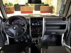 SUZUKI JIMNY 1.3 4WORK 4X4 16V 2017/2018 GRIFFCAR MULTIMARCAS DOIS IRMÃOS / Carros no Vale
