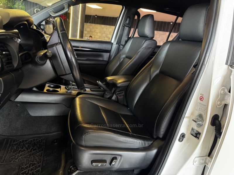 TOYOTA HILUX 2.8 SRX 4X4 CD 16V 2018/2019 GRIFFCAR MULTIMARCAS DOIS IRMÃOS / Carros no Vale