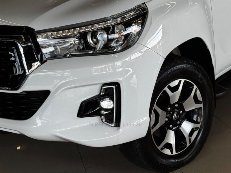 TOYOTA HILUX 2.8 SRX 4X4 CD 16V 2018/2019 GRIFFCAR MULTIMARCAS DOIS IRMÃOS / Carros no Vale