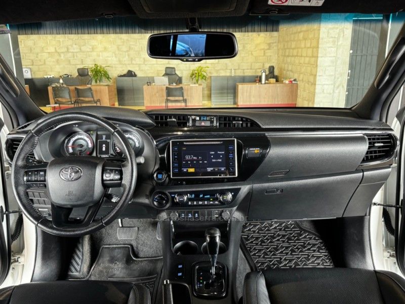 TOYOTA HILUX 2.8 SRX 4X4 CD 16V 2018/2019 GRIFFCAR MULTIMARCAS DOIS IRMÃOS / Carros no Vale