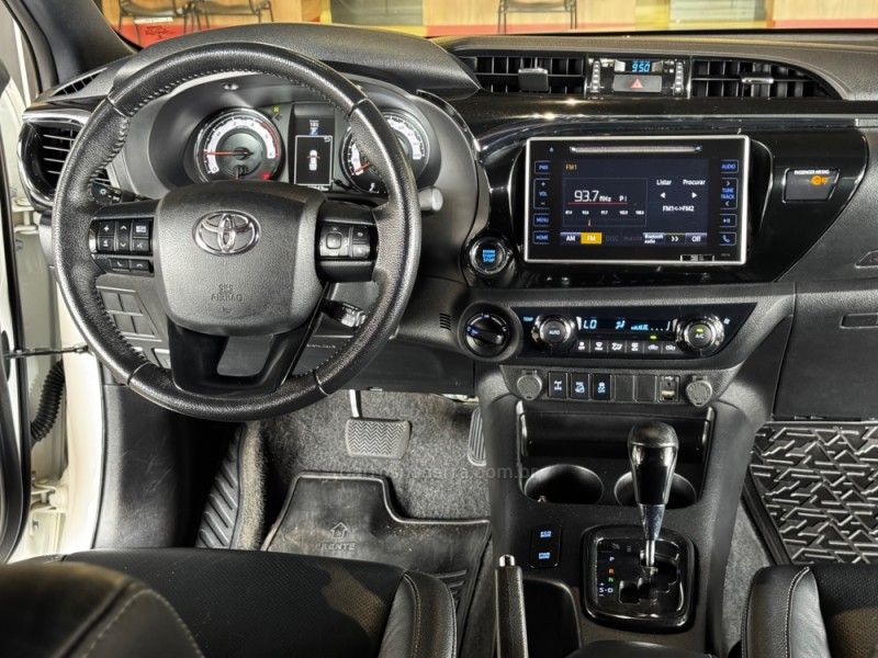 TOYOTA HILUX 2.8 SRX 4X4 CD 16V 2018/2019 GRIFFCAR MULTIMARCAS DOIS IRMÃOS / Carros no Vale