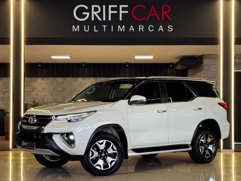 TOYOTA HILUX SW4 2.8 4X4 DIAMOND 16V TURBO 7 LUGARES 2019/2019 GRIFFCAR MULTIMARCAS DOIS IRMÃOS / Carros no Vale