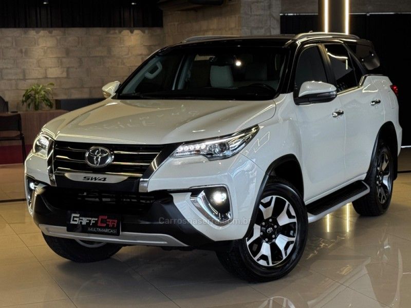 TOYOTA HILUX SW4 2.8 4X4 DIAMOND 16V TURBO 7 LUGARES 2019/2019 GRIFFCAR MULTIMARCAS DOIS IRMÃOS / Carros no Vale
