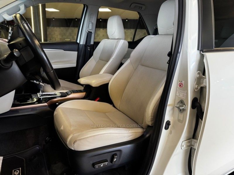 TOYOTA HILUX SW4 2.8 4X4 DIAMOND 16V TURBO 7 LUGARES 2019/2019 GRIFFCAR MULTIMARCAS DOIS IRMÃOS / Carros no Vale