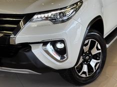 TOYOTA HILUX SW4 2.8 4X4 DIAMOND 16V TURBO 7 LUGARES 2019/2019 GRIFFCAR MULTIMARCAS DOIS IRMÃOS / Carros no Vale