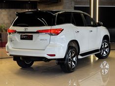 TOYOTA HILUX SW4 2.8 4X4 DIAMOND 16V TURBO 7 LUGARES 2019/2019 GRIFFCAR MULTIMARCAS DOIS IRMÃOS / Carros no Vale