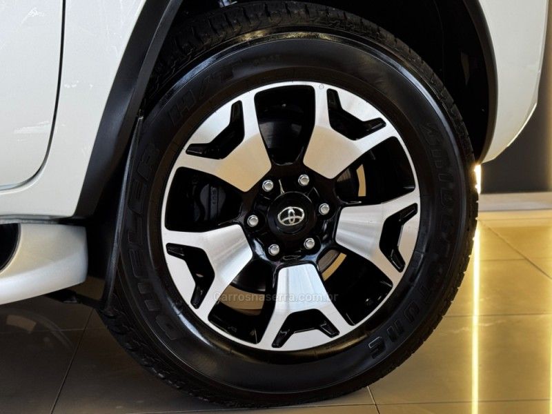 TOYOTA HILUX SW4 2.8 4X4 DIAMOND 16V TURBO 7 LUGARES 2019/2019 GRIFFCAR MULTIMARCAS DOIS IRMÃOS / Carros no Vale