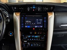 TOYOTA HILUX SW4 2.8 4X4 DIAMOND 16V TURBO 7 LUGARES 2019/2019 GRIFFCAR MULTIMARCAS DOIS IRMÃOS / Carros no Vale